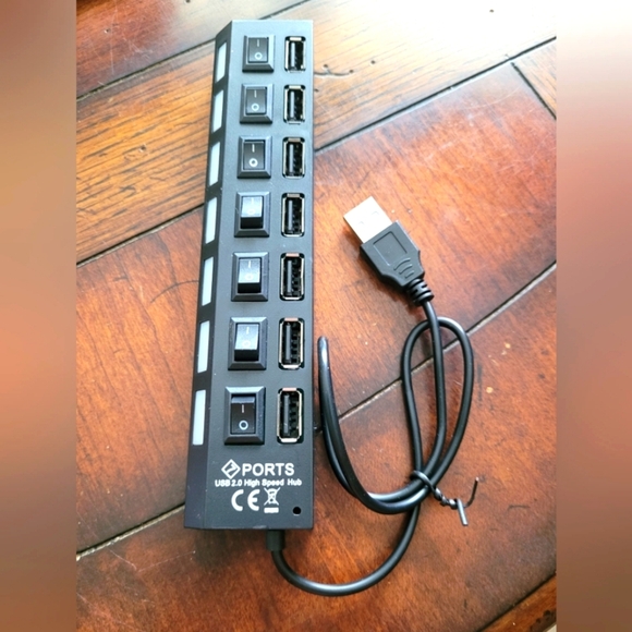 Black 7-Port USB Hub for Computers and Laptops - Picture 1 of 3